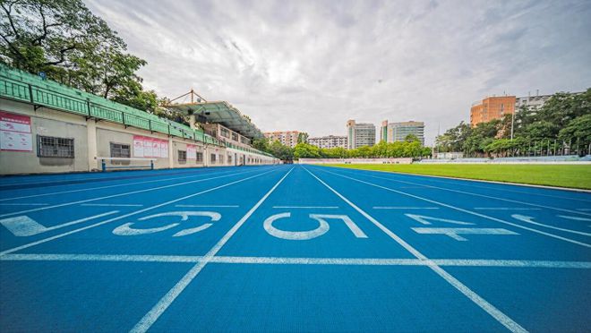 透气型塑胶跑道和混杂型塑胶跑道的区别
